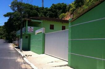 Casa Com 05 Quartos A Menos De 100 Metros Da Praia