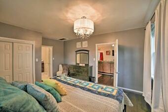 Hideaway Merrillville Cottage With Fire Pit!