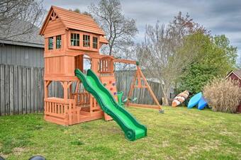 Lakefront Home With Outdoor Oasis, Kayaks, Dock