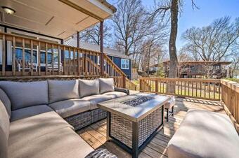 Lakefront Fort Towson Home With Private Dock!