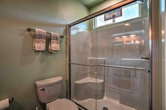 Modern Retreat With Deck Walk To White River!