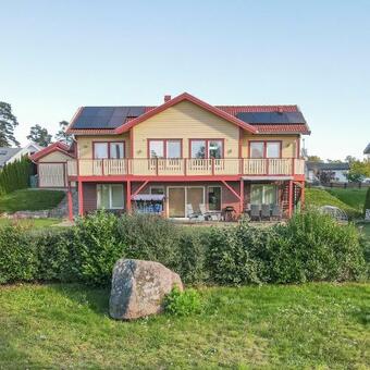 Attractive Villa On The Coast
