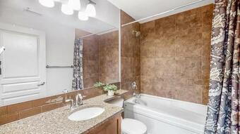 Apartamento Top Floor Corner Unit With Pool And Lake View