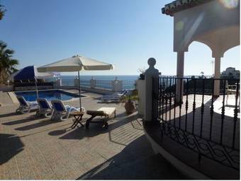 Villas Nerjazul - El Pe�oncillo Beach