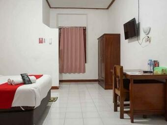 Hotel Reddoorz Plus @ Alun Alun Nganjuk