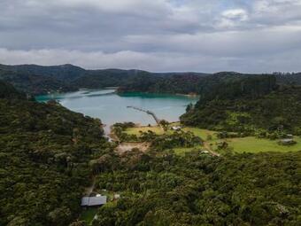 Hotel Parohe Island Retreat