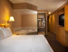 Ramada Hotel Downtown Prince George - Junior Suite