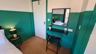 Private Balcony! Gorgeous Top Floor Apartment