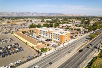 Holiday Inn Express & Suites - San Jose Silicon Valley, An Ihg Hotel