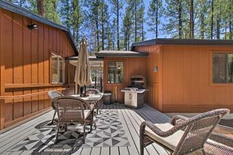 Bright Pinetop Cabin With Deck - Pet Friendly!