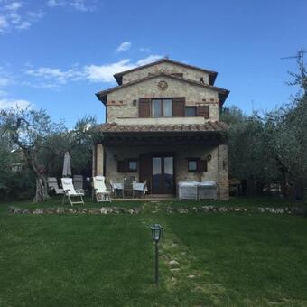 Villa In Pietra Con Piscina