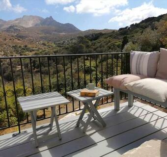 Kambones 1615 Historic Family Home