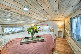 Apartamento Tiny Home With Gas Grill And Wood-burning Stove!