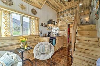 Apartamento Boho Bliss Tiny Home With Fireplace, Fire Pit