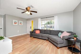 Vibrant 2-bedroom Pool Home