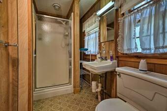 Quaint Cottage With Dock On Annabessacook Lake!