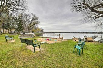 Bright Brooklyn Abode With Deck, Grill And Views!