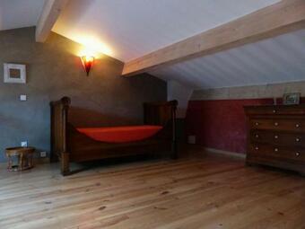 Maison De Village Avec Terrasse, Cour Et Garage.