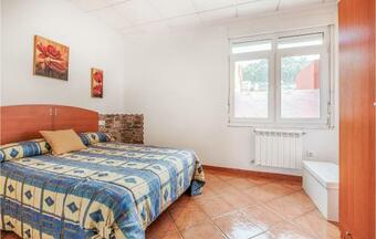 Stunning Apartment In Mux�a With Wifi And 2 Bedrooms