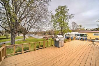 Waterfront Grove Oasis With Kayaks And Boat Dock!