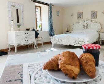 The Lotus. Romantic, Rural Hideaway Near Huelgoat