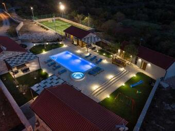 New! Promina Luxury Villa With 72sqm Heated Pool, Jacuzzi, Infrared Sauna, Tennis Court, Media Room
