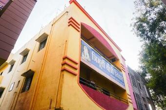 Hotel Spot On 63107 Trimurti Yatri Niwas