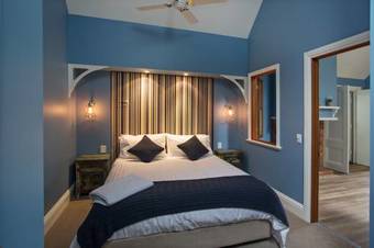 Bed & Breakfast Oak Tree Lodge