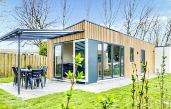 Amazing Home In Heinkenszand With Wifi, Heated Swimming Pool And 3 Bedrooms