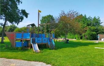 Stunning Home In Heinkenszand With Wifi And 2 Bedrooms