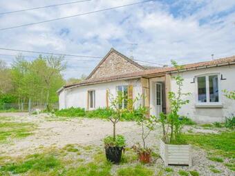 G�te Ferreux-quincey, 2 Pi�ces, 3 Personnes - Fr-1-543-239