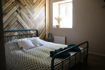 Le Vieil Home, Au Pied De La Cit� M�di�vale