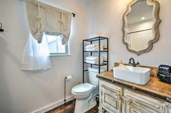 Modern Country Home Fire Pit, Near Wineries!