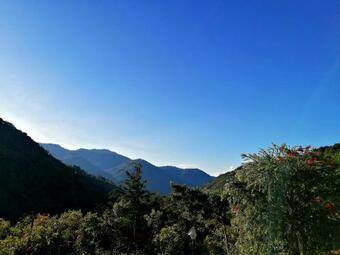 Bed & Breakfast Marios Hostel And Lodge