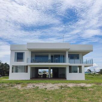 Villa Hermosa Casa Por Estrenar Al Pie Del Mar