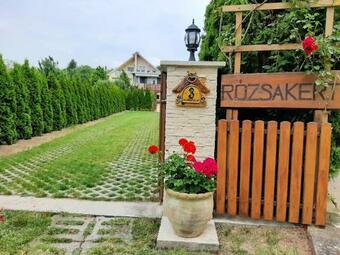 Bed & Breakfast R�zsakert Vend�gh�z