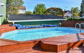 Stunning Apartment In Finsp�ng W/ Outdoor Swimming Pool, Wifi And 2 Bedrooms