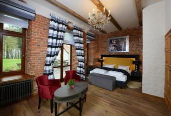 Agroturismo Oficyna Pa?acowa Pac�?towo