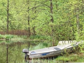 Nice Cottage Close To Urshult With Access To A Boat By Lake Asnen