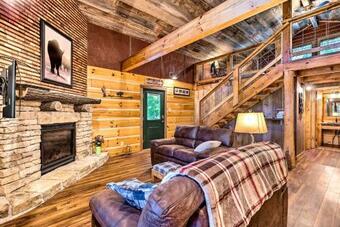Private Chase County Cabin On Middle Creek!