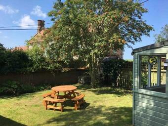 Corner Cottage - Base For Exploring North Norfolk