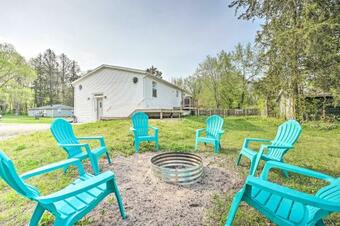 Breezy Coloma Getaway Grill, 1 Mi To Beaches