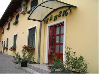 Hostal Hal�sz Airport Panzio