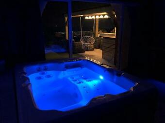 Bed & Breakfast Le Manoir: Chambre D?h�te De Charme Avec Jacuzzi Privatif