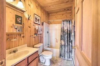 Family-friendly Troy Getaway With Furnished Deck!