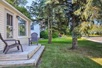 Cedar Home With Deck And Grill - Mins To Lakes!