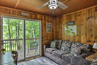 Cozy Carp Lake Cottage With Dock, 4 Kayaks And Fire Pit