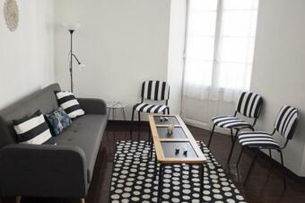 Apartamento Piso C�ntrico Amplio, Luminoso, En Casa De Piedra