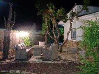 Chalet Independiente Con Amplio Jard�n Y Barbacoa At - Cc-00678