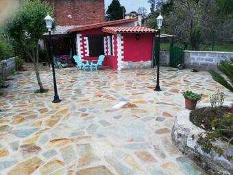 Cozy Holiday Home In Villanueva In A Charming Area